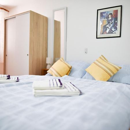Luka'S Amber Rooms In The Center Of Trogir Exterior foto