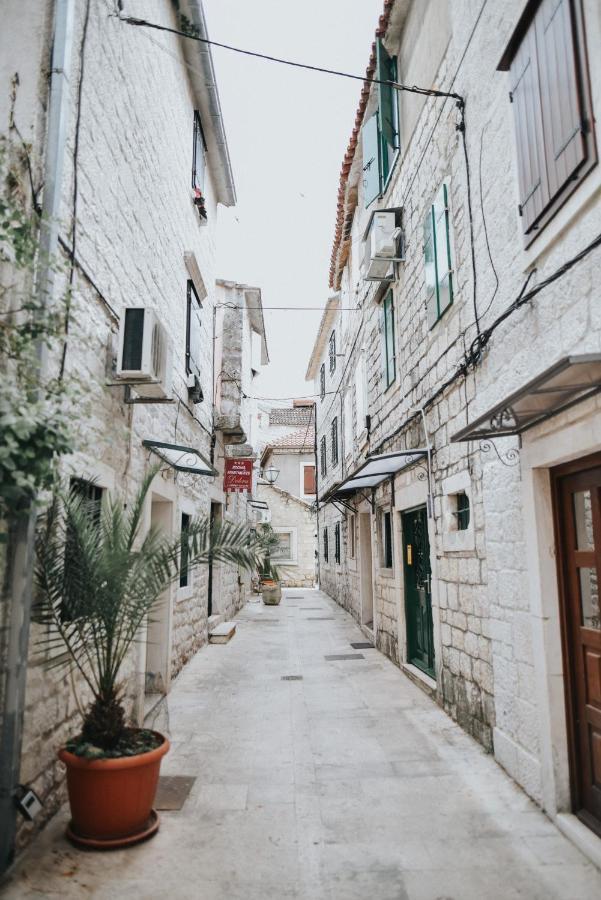 Luka'S Amber Rooms In The Center Of Trogir Exterior foto