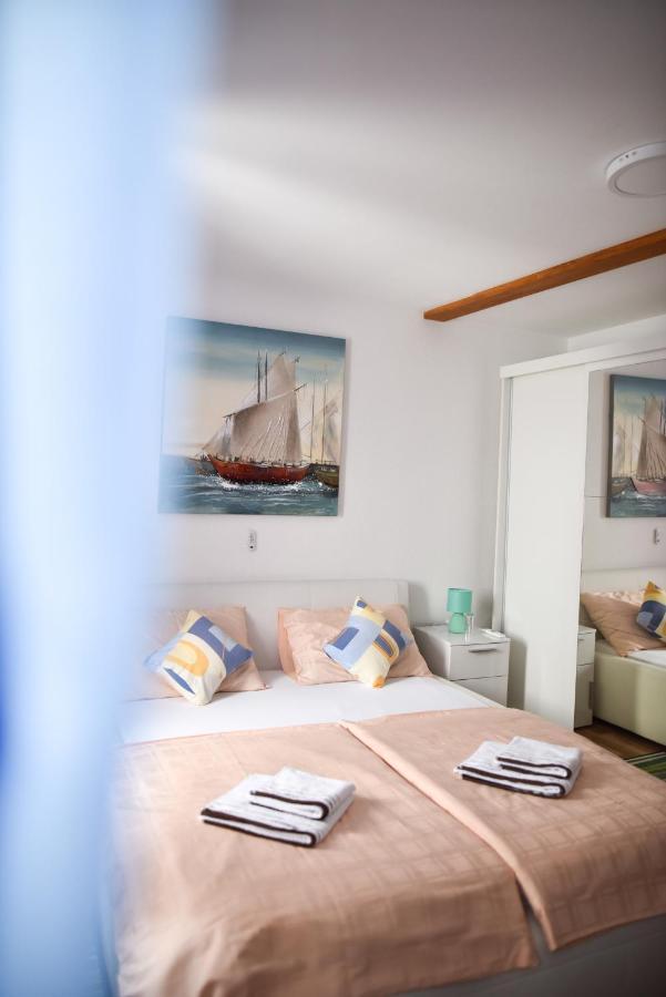 Luka'S Amber Rooms In The Center Of Trogir Exterior foto